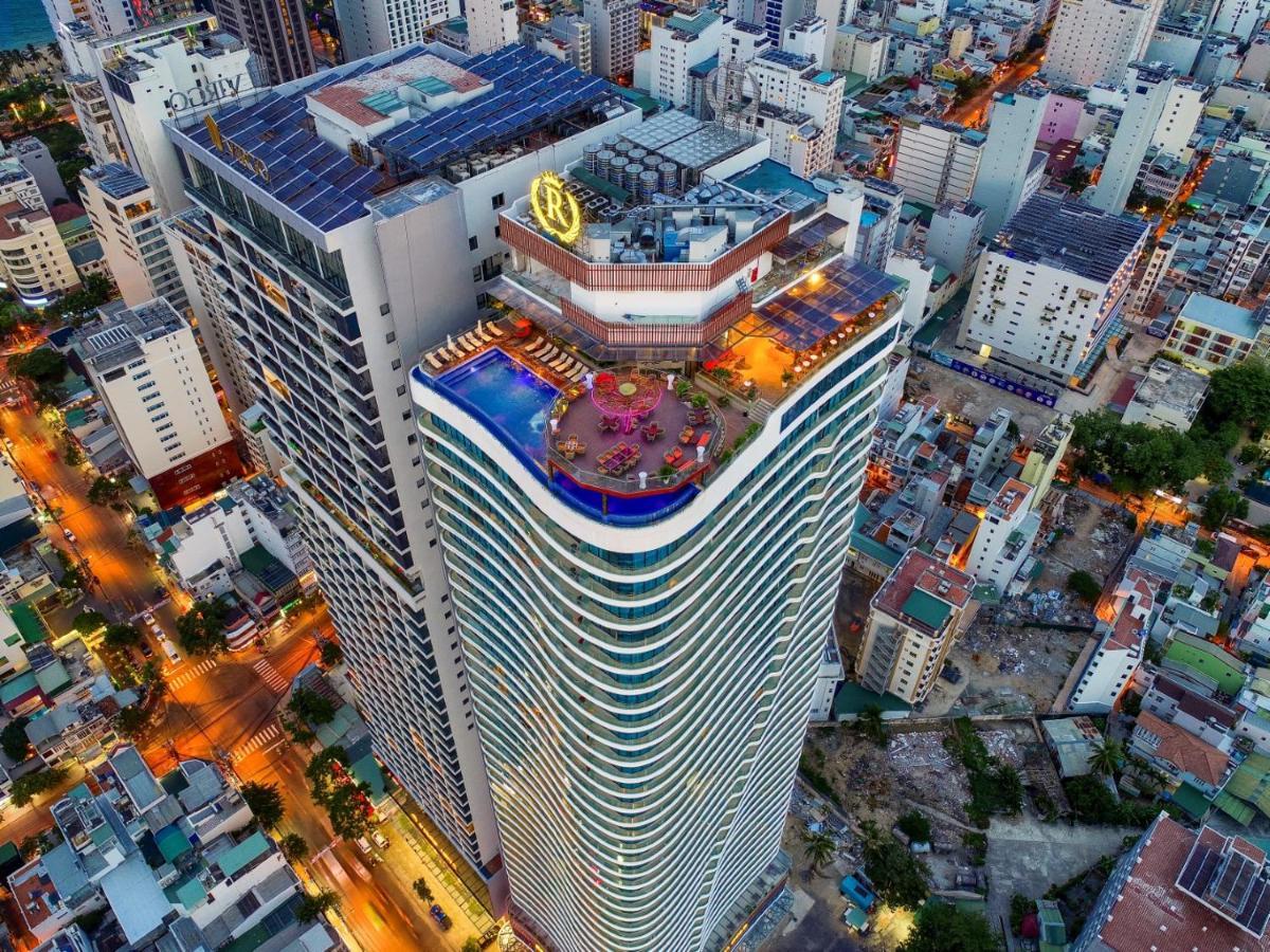 Regalia Gold Hotel Nha Trang Exterior foto The top of the building