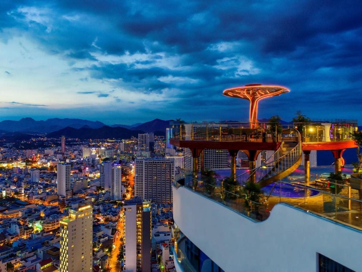 Regalia Gold Hotel Nha Trang Exterior foto View of the city from the hotel