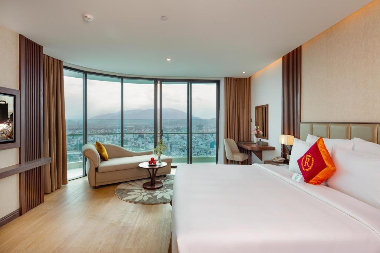 Regalia Gold Hotel Nha Trang Exterior foto Executive Suite