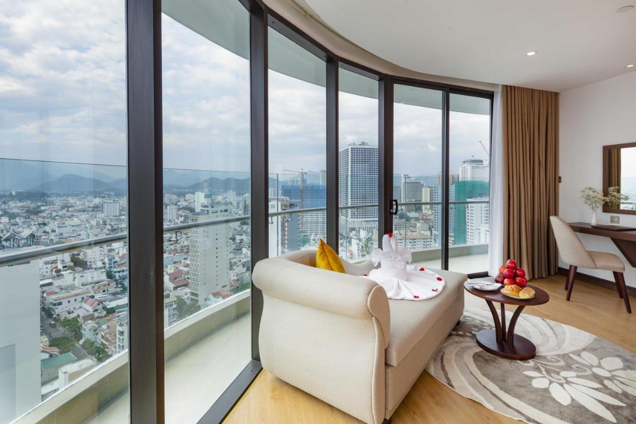 Regalia Gold Hotel Nha Trang Exterior foto A suite at the hotel