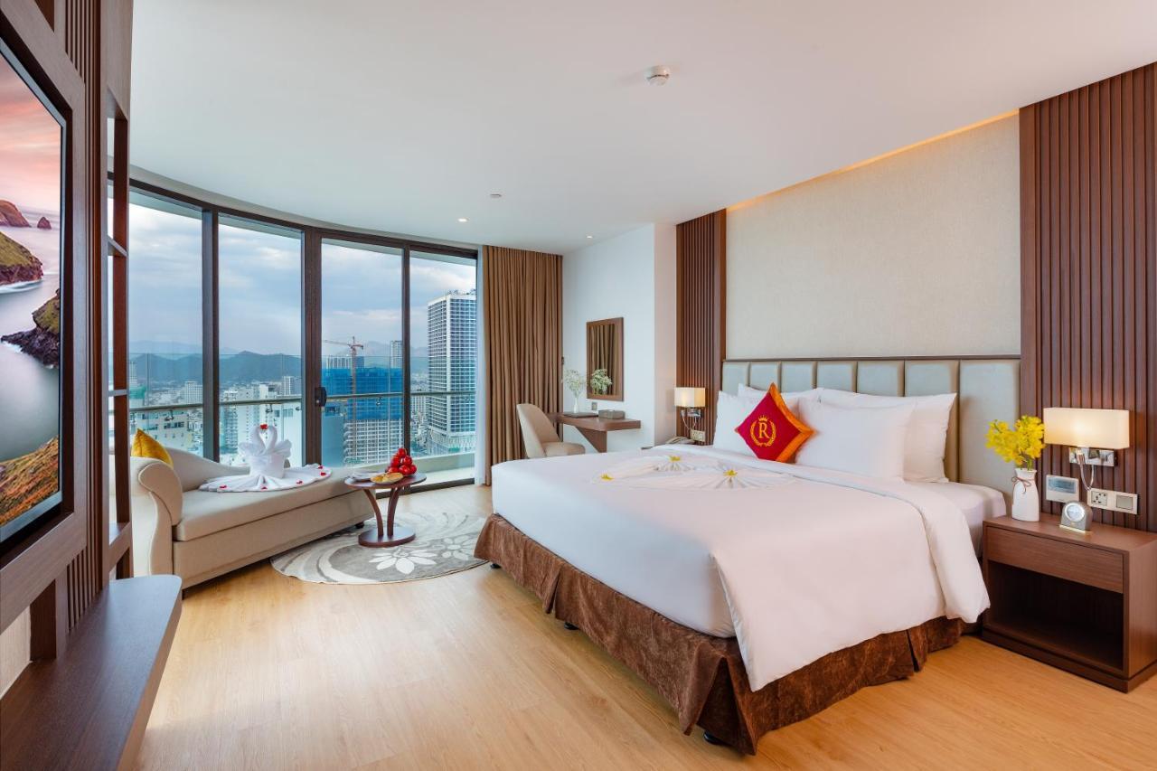 Regalia Gold Hotel Nha Trang Exterior foto Deluxe Suite
